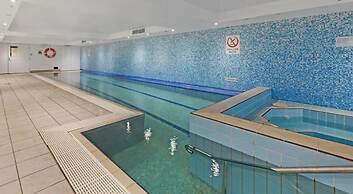Central 1-bed With Parking, Pool, Sauna & Gym