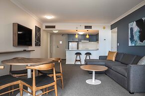 Central 1-bed With Parking, Pool, Sauna & Gym