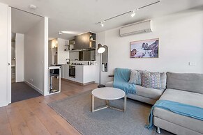 Sleek South Melbourne Pad, 1-bed by Albert Park