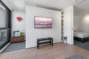 Sleek South Melbourne Pad, 1-bed by Albert Park