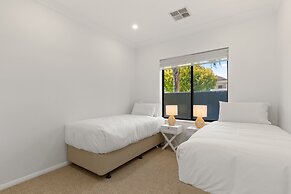 Stylish 3-bed House Close to Attractions