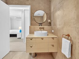 3-bed: Riverfront Alfresco Dining & Rooftop Pool