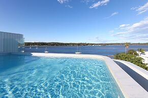 3-bed: Riverfront Alfresco Dining & Rooftop Pool