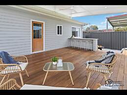 Elegant Beachside Retreat With Luxurious Amenities
