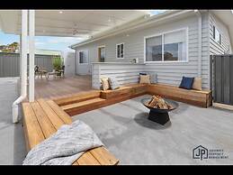 Elegant Beachside Retreat With Luxurious Amenities