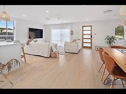 Elegant Beachside Retreat With Luxurious Amenities