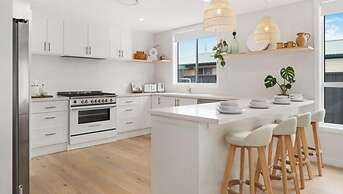 Elegant Beachside Retreat With Luxurious Amenities