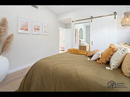 Elegant Beachside Retreat With Luxurious Amenities