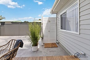 Elegant Beachside Retreat With Luxurious Amenities