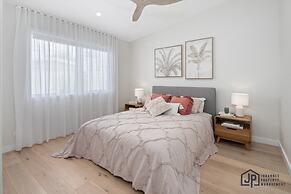 Elegant Beachside Retreat With Luxurious Amenities