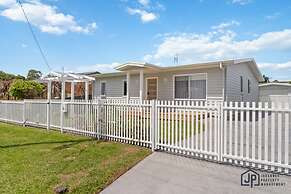Elegant Beachside Retreat With Luxurious Amenities