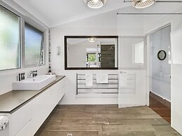 Riverside 3-bed Townhouse With Spacious Deck & BBQ