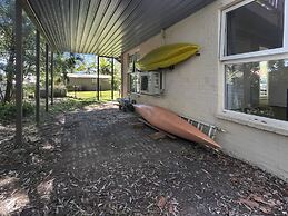 Riverside 3-bed Townhouse With Spacious Deck & BBQ