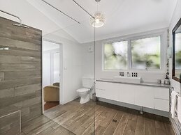 Riverside 3-bed Townhouse With Spacious Deck & BBQ
