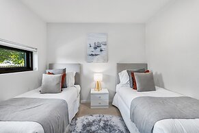 Spacious and Superb 3-bed Apartment