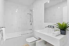Spacious and Superb 3-bed Apartment