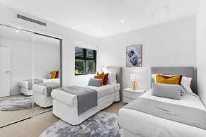 Spacious and Superb 3-bed Apartment