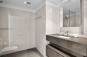 Stunning 2-bed Apartment With Water Views