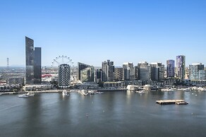 Stunning 2-bed Apartment With Water Views