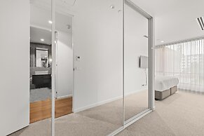Stylish 2-bed in Braddon With Alfresco Dining