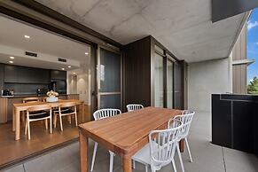 Stylish 2-bed in Braddon With Alfresco Dining