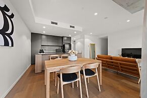 Stylish 2-bed in Braddon With Alfresco Dining