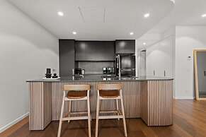 Stylish 2-bed in Braddon With Alfresco Dining