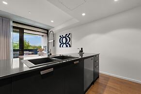 Stylish 2-bed in Braddon With Alfresco Dining