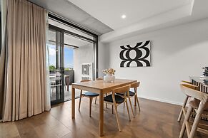 Stylish 2-bed in Braddon With Alfresco Dining