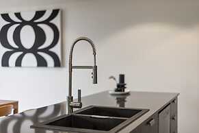 Stylish 2-bed in Braddon With Alfresco Dining
