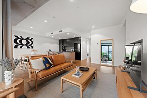 Stylish 2-bed in Braddon With Alfresco Dining