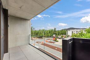 Stylish 2-bed in Braddon With Alfresco Dining