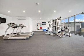 Stylish 1-bed Retreat Steps From Foreshore