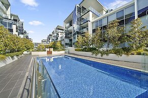 Stylish 1-bed Retreat Steps From Foreshore