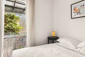 Stylish Inner-city Terrace Home With Rooftop Deck