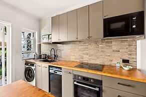 Stylish Inner-city Terrace Home With Rooftop Deck