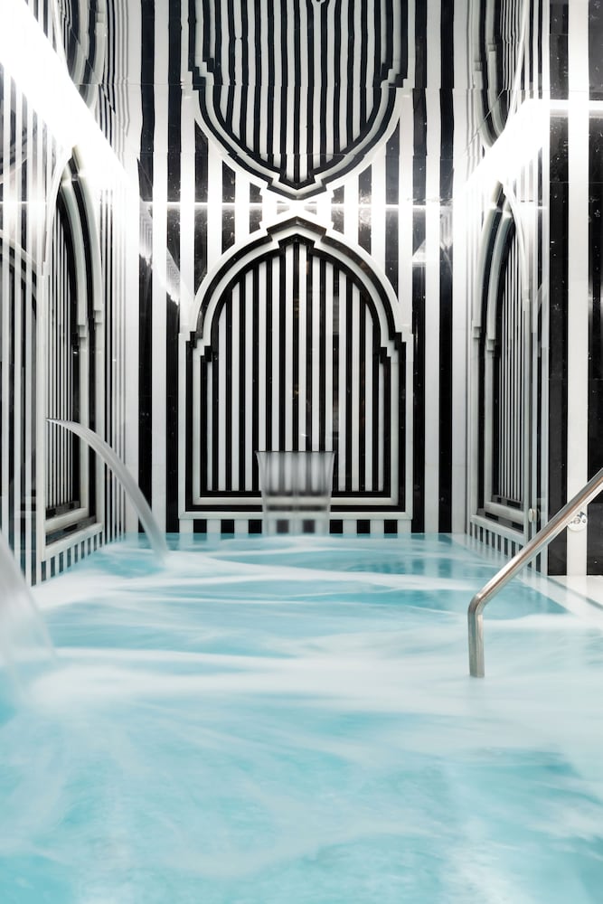 Gran Hotel Claridge Granada - Preferred Hotels & Resorts