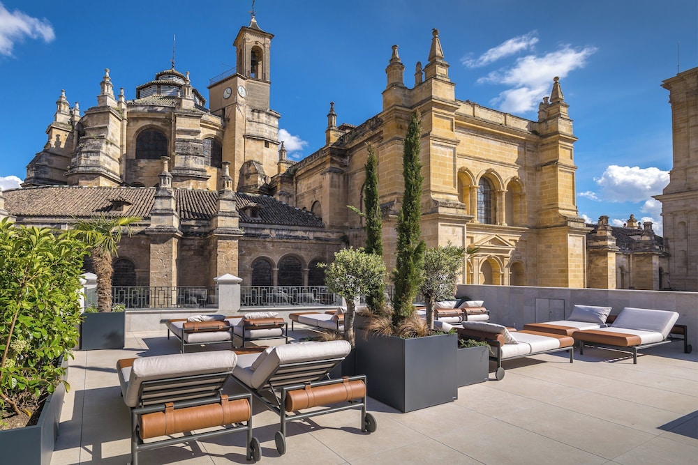 Gran Hotel Claridge Granada - Preferred Hotels & Resorts