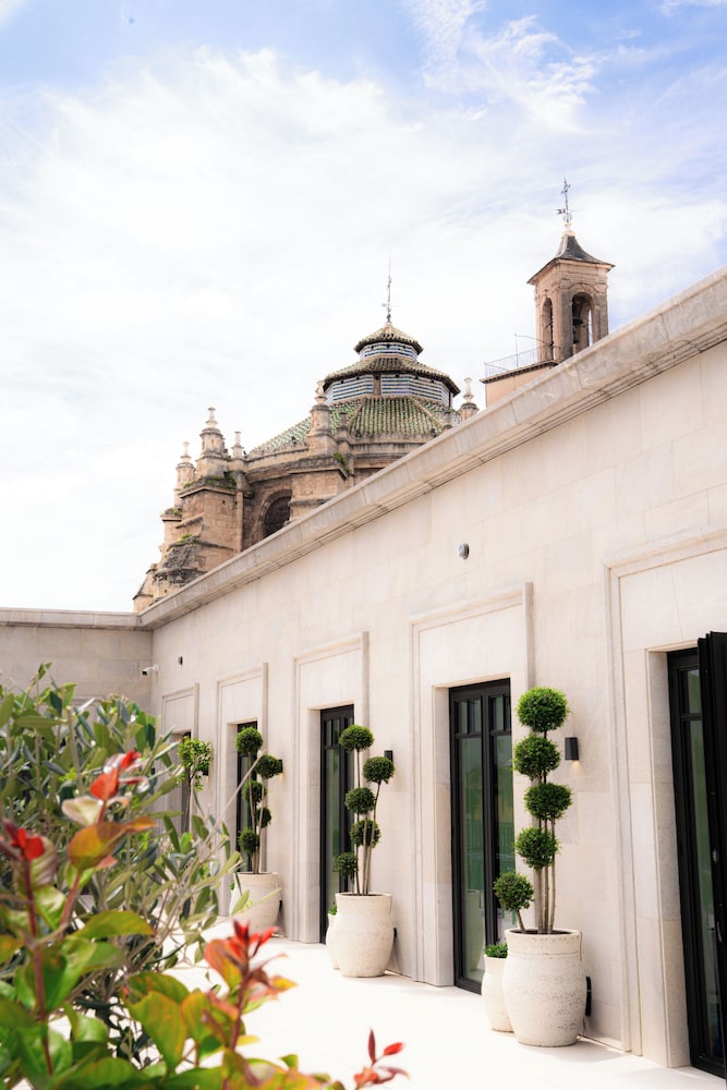 Gran Hotel Claridge Granada - Preferred Hotels & Resorts