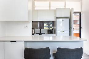 Comfy Balcony Studio Near Parks,