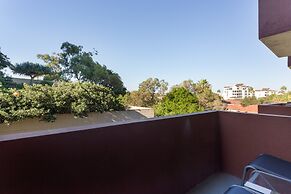 Comfy Balcony Studio Near Parks,