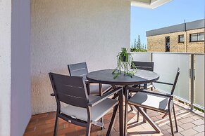 Cosy 2-bedroom Seaside Unit Steps From Beach