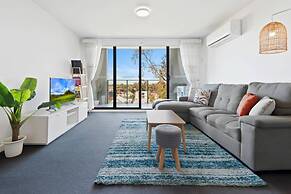 Executive and Spacious Apartment With Balcony