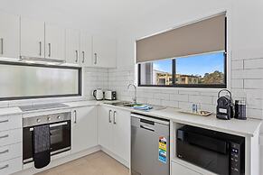 Riverside 3-bed Home With Study Nook and BBQ