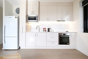 Comfy 2-bedroom Apartment With a Clyde River View