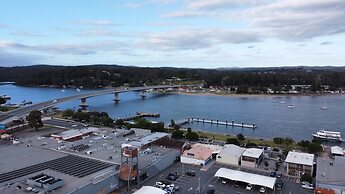 Comfy 2-bedroom Apartment With a Clyde River View