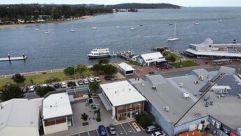 Comfy 2-bedroom Apartment With a Clyde River View