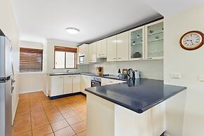 Charming 2-bed Apartment With City Views