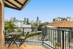 Charming 2-bed Apartment With City Views