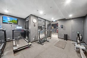 Central 1-bed Apartment With Pool